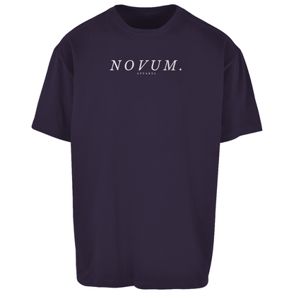 Purple Night Unisex Oversize Shirt: Atmungsaktiv, Oversize Fit, schlichtes Design vorne mit Novum Apparel Logo auf der Brust, hochwertiger Dream Backprint, angenehmer Tragekomfort. Perfekt für trendbewusste Käufer. Jetzt online kaufen!