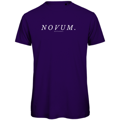 Purple Unisex Shirt aus 100% gekämmter, ringgesponnener Bio-Baumwolle: Verstärkte Kragen- und Schulternähte mit weichem Kantenband für zusätzliche Haltbarkeit, schlichtes Design vorne mit Novum Apparel Logo auf der Brust, hochwertiger Dumbbell Backprint, angenehme Passform. Perfekt für umweltbewusste Käufer. Jetzt online kaufen!