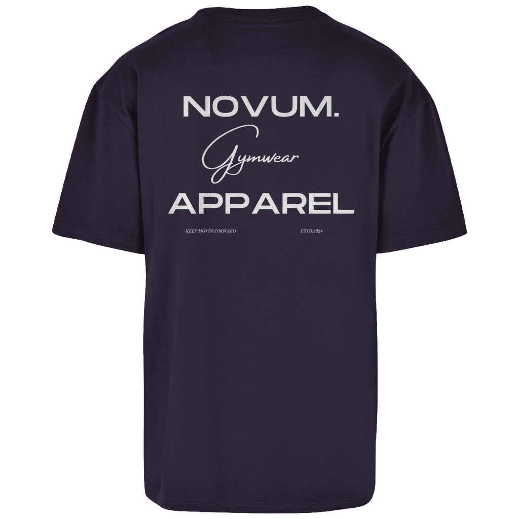 Purple Night Novum Gymwear Oversize Shirt, unisex, atmungsaktiv und angenehm zu tragen. Schlichtes Design auf der Vorderseite mit Novum Logo. Hochwertiger Backprint 'Novum. Apparel - Gymwear'. Ideal für den sportlichen Look.