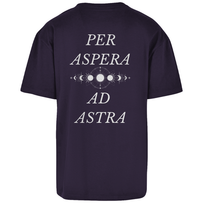 Purple Night Unisex Oversize Shirt: Oversize Fit, atmungsaktiv, schlichtes Design vorne mit Novum Apparel Logo auf der Brust, hochwertiger Backprint mit 'Per Aspera Ad Astra' und einer Sonne-Mond-Phase dazwischen, angenehmer Tragekomfort. Perfekt für trendbewusste Käufer. Jetzt online kaufen!