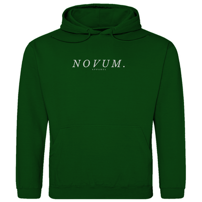 Grüner Unisex Hoodie: Optimale Passform, stilvolles Design, schlichtes Design vorne mit Novum Apparel Logo auf der Brust, hochwertiger Dumbbell Backprint, hergestellt aus 100% ringgesponnener Baumwolle mit einem Stoffgewicht von 280 g/m², praktische Kängurutasche. Perfekt für trendbewusste Käufer. Jetzt online kaufen!