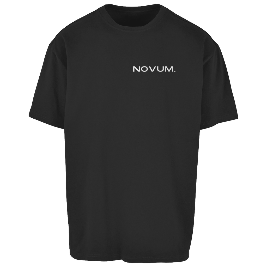 Schwarzes Novum Momentum Oversize Shirt, unisex, atmungsaktiv und angenehm zu tragen. Schlichtes Design auf der Vorderseite mit Novum Logo und hochwertigem Backprint 'Novum presents Momentum Line'. Oversize Fit für einen lässigen Look.