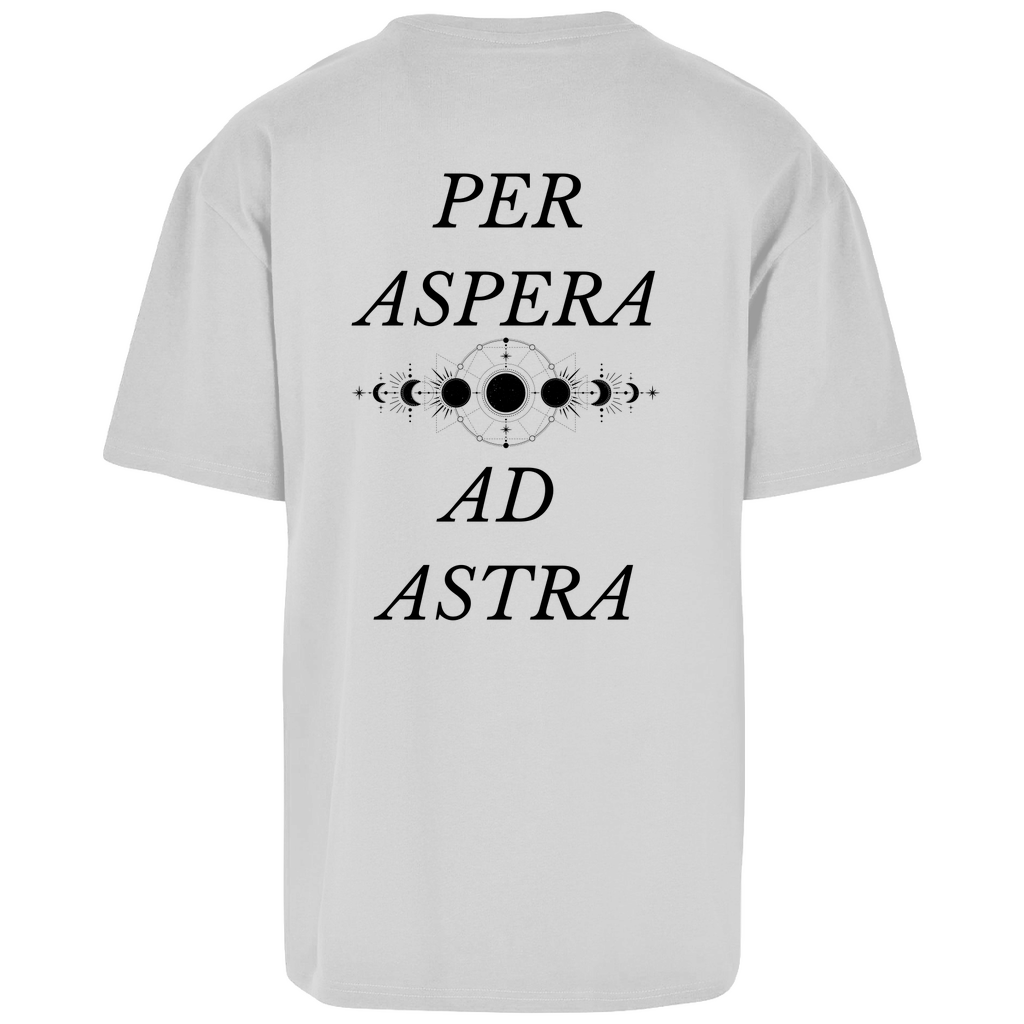 Hellgraues Unisex Oversize Shirt: Oversize Fit, atmungsaktiv, schlichtes Design vorne mit Novum Apparel Logo auf der Brust, hochwertiger Backprint mit 'Per Aspera Ad Astra' und einer Sonne-Mond-Phase dazwischen, angenehmer Tragekomfort. Perfekt für trendbewusste Käufer. Jetzt online kaufen!